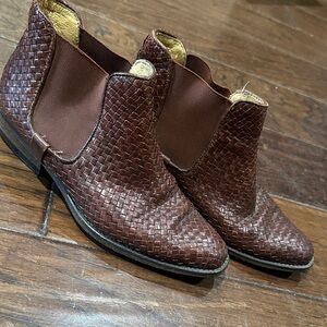 Joan & David Brown Woven Leather Ankle Boots size 6‎